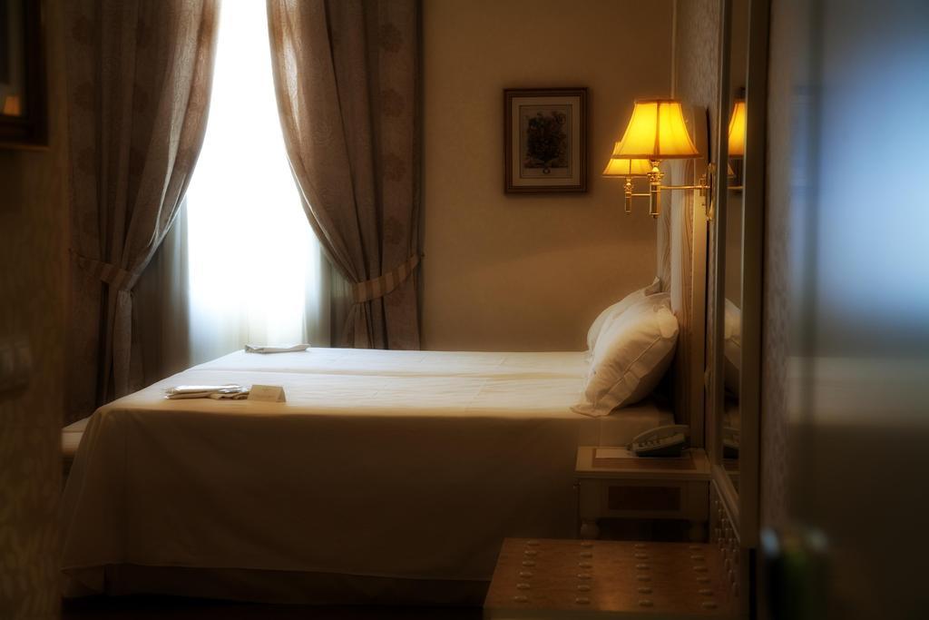 Hotel Santa Isabel Albacete Phòng bức ảnh